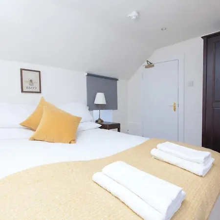 Spacious 4 Bedroom Near Meadows *