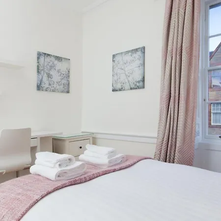 Spacious 4 Bedroom Near Meadows Edinburgh
