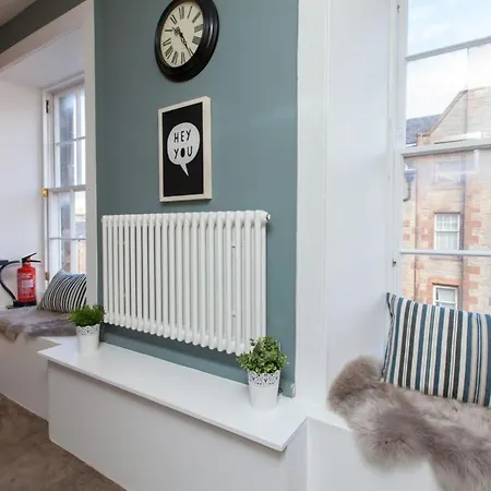 Spacious 4 Bedroom Near Meadows * Edinburgh