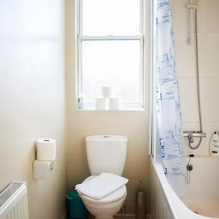 Calm And Cosy Two Bedroom Flat In City Centre