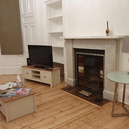 Bright And Modern Flat In The Centre Of * Edinburgh