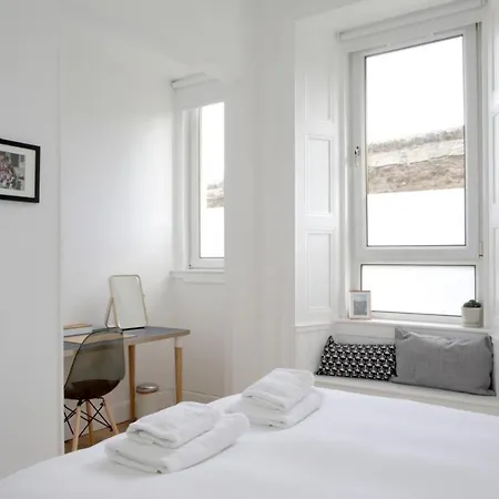 Newly Furnished In Centre Apartment Edinburgh