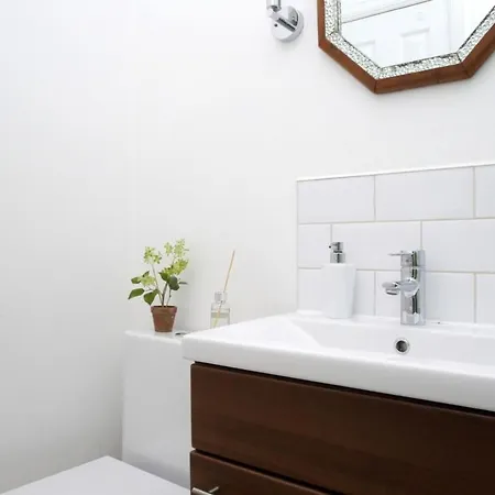 Apartment Newly Furnished In Centre *