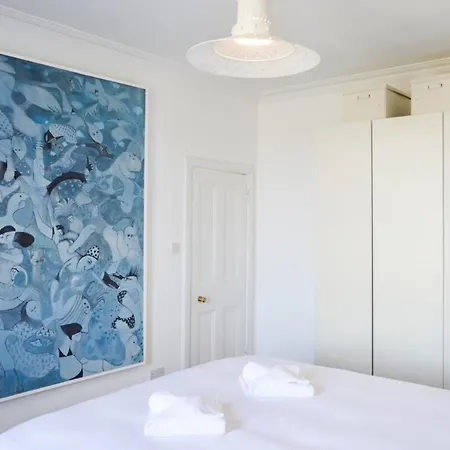 Stylish Four Bedroom Stockbridge Home! Sleeps 7 Appartamento