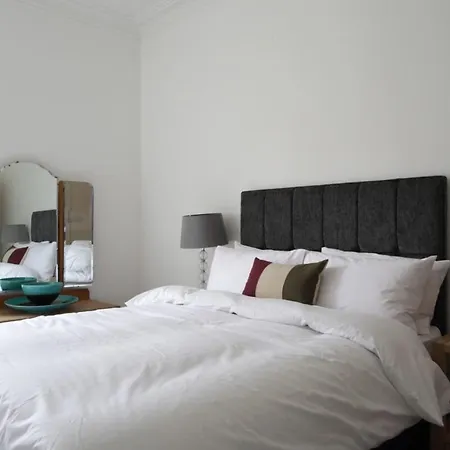Stylish 2 Bedroom Bruntsfield In דירה אדינבורו