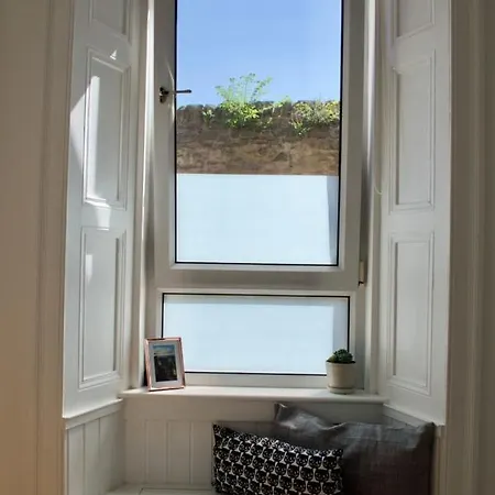 Newly Furnished In Centre Apartment
