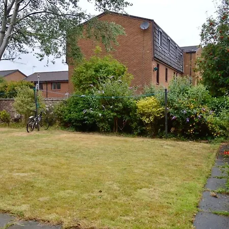 Comfortable 2 Bed In Blackford Apartment