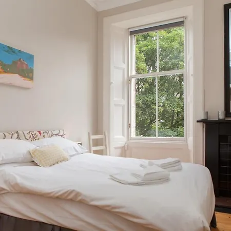 Apartment Amazing 4 Bedroom Just Off The Meadows *