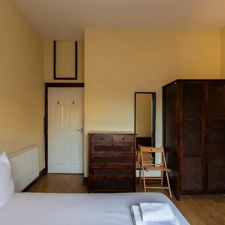 Incredibly Central 2 Bed *