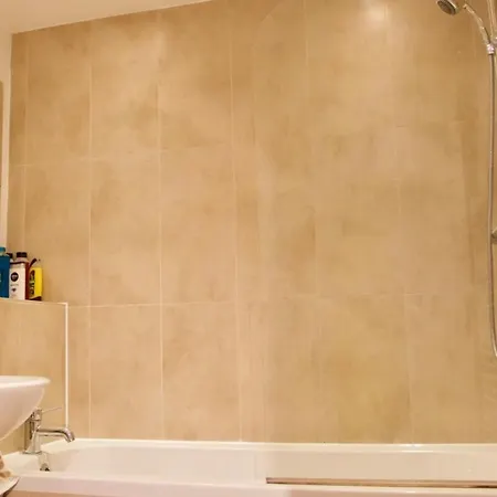 Bright Spacious 2 Bedroom In Stockbridge Apartment