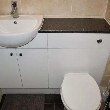 Bright Close To City Centre! *