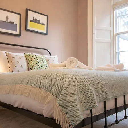 شقة Beautifully Modernised New Town *