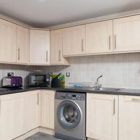 Beautiful 2 Bedroom Flat In Converted Distillery * אדינבורו