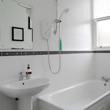 Stylish 2 Bedroom Bruntsfield In 아파트