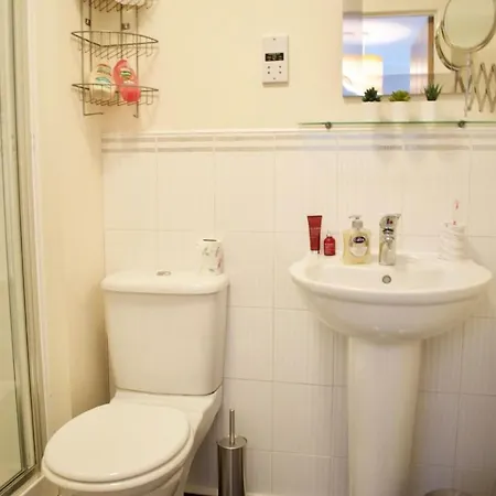 Spacious 3 Bed In Central Location