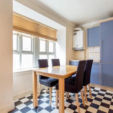 2 Bedroom By Leith's Shore Appartement
