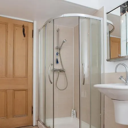 Amazing 4 Bedroom Just Off The Meadows