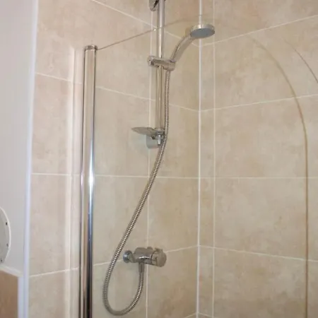 Bright Close To City Centre!