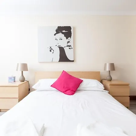 דירה Beautiful 2 Bedroom Flat In Converted Distillery אדינבורו