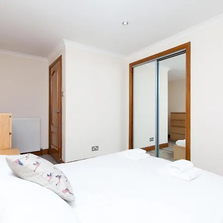 شقة Beautiful 2 Bedroom Flat In Converted Distillery إدنبرة