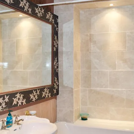 Stunning 3 Bedroom City Centre 公寓