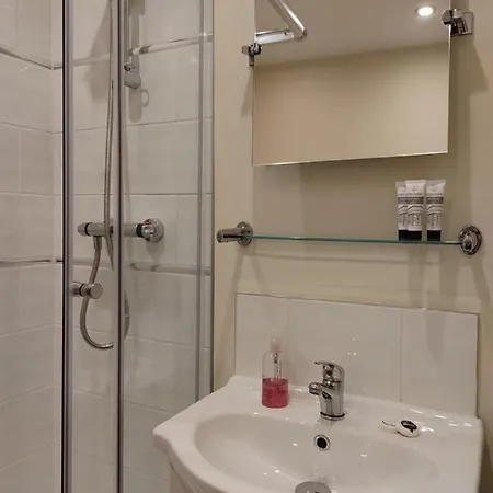 Amazing - Thistle Street Near Princes St Daire