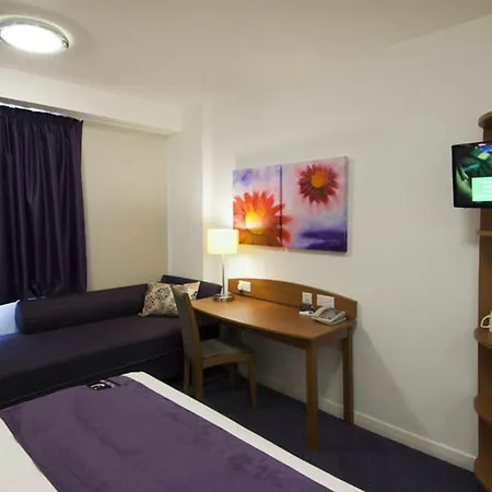 Premier Inn Edinburgh Princes Street Hotel 3*