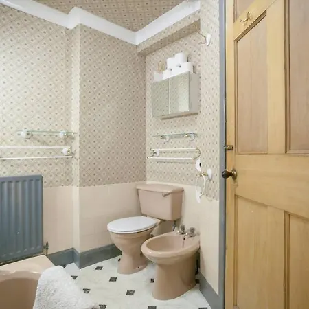 5-bedroom Flat
