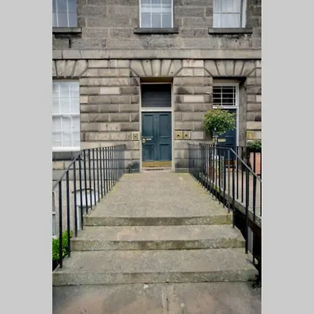 5-bedroom Flat *