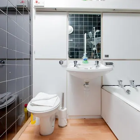 Bright Central Flat - With Stunning Views