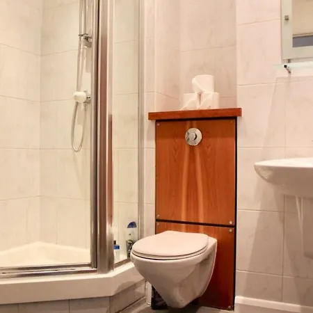 3 Bedroom In Vibrant Area