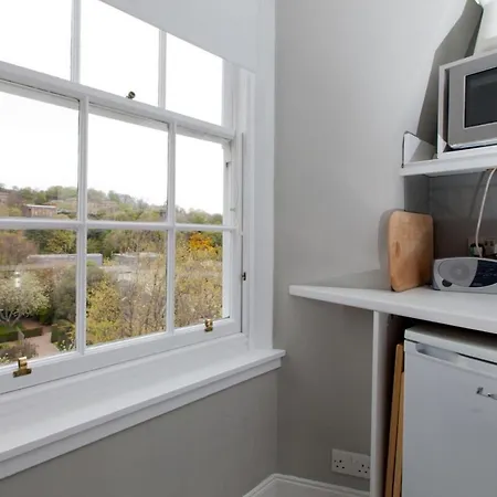 Bright Central Flat - With Stunning Views * Edinburgh