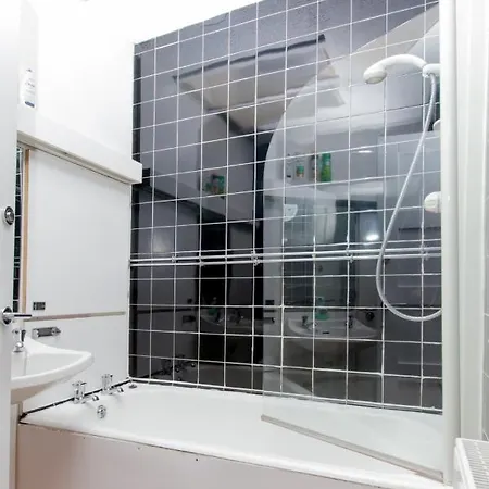 Bright Central Flat - With Stunning Views Edinburgh