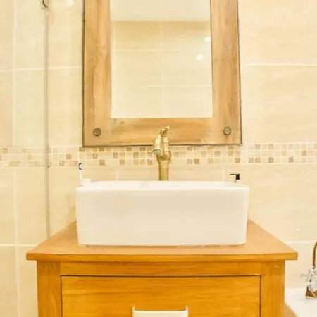 Altido Superb Terraced House With Patio In Leith *