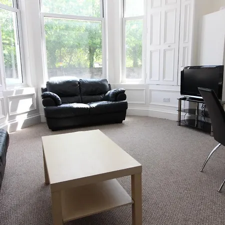 Two Bedroom Victorian With Free Parking Apartment