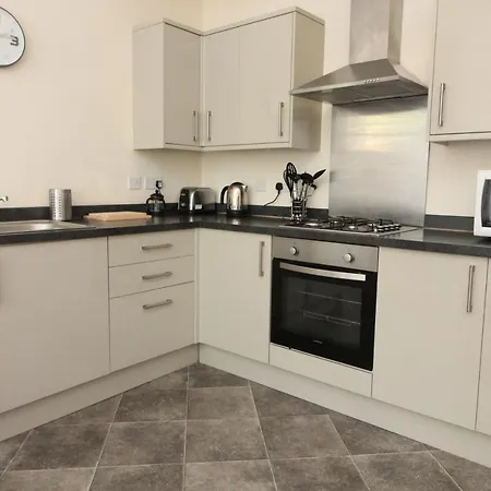 Two Bedroom Victorian With Free Parking Apartment