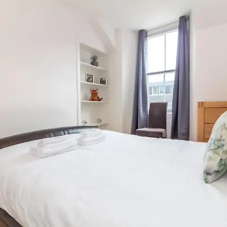 Bright And Cosy Flat At The Heart Of The Old Town - Pass The Keys
