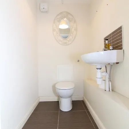 Modern With Free Parking And Private Garden Edynburg