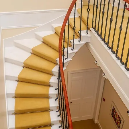 Beautiful Centre Georgian 4 Bed Townhouse With Private Garden * Edinburgh