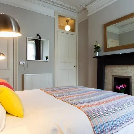 Cosy Flat Next To Cool Neighbourhood *
