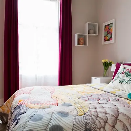 Cosy Flat Next To Cool Neighbourhood