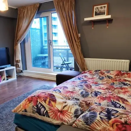 Modern 2 Bedrooms Flat Near Citycentre Sleep For 6
