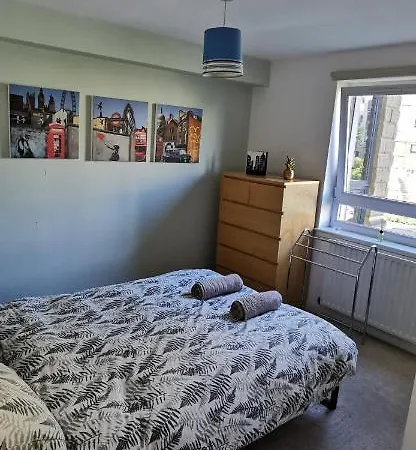 Modern 2 Bedrooms Flat Near Citycentre Sleep For 6 Appartamento