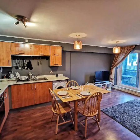 Modern 2 Bedrooms Flat Near Citycentre Sleep For 6 Appartamento