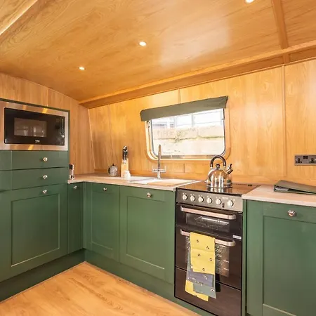 - Houseboats אדינבורו