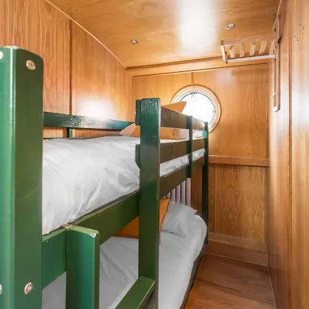 - Houseboats ספינת מלון