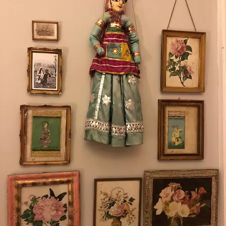 Apartament With Parking, Original Art And Antiques *