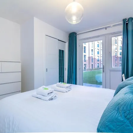 Pass The Keys Light-Filled New Build 2Bd Apartment *