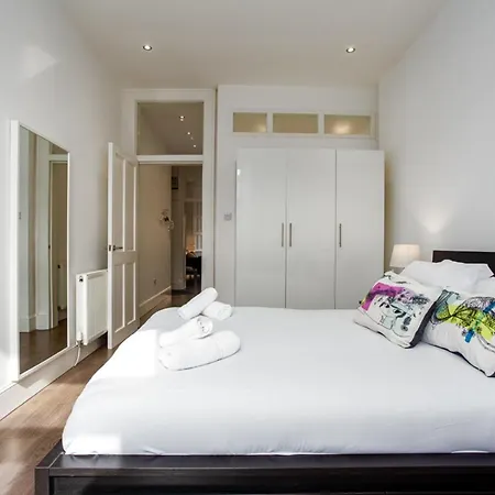 Large Modern 1 Bedroom Apartment In Edinburgh شقة إدنبرة