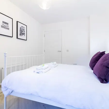 Pass The Keys Light-Filled New Build 2Bd Apartment
